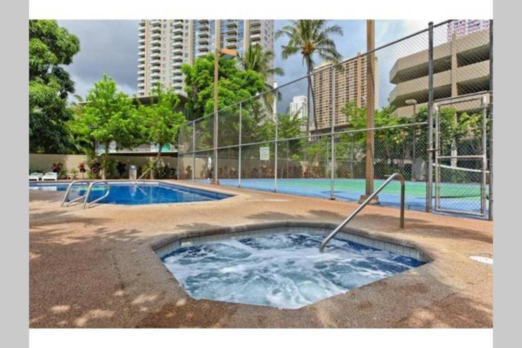 Waikiki Studio Steps To Beach-Mall Free Parking-Wifi Honolulu Luaran gambar