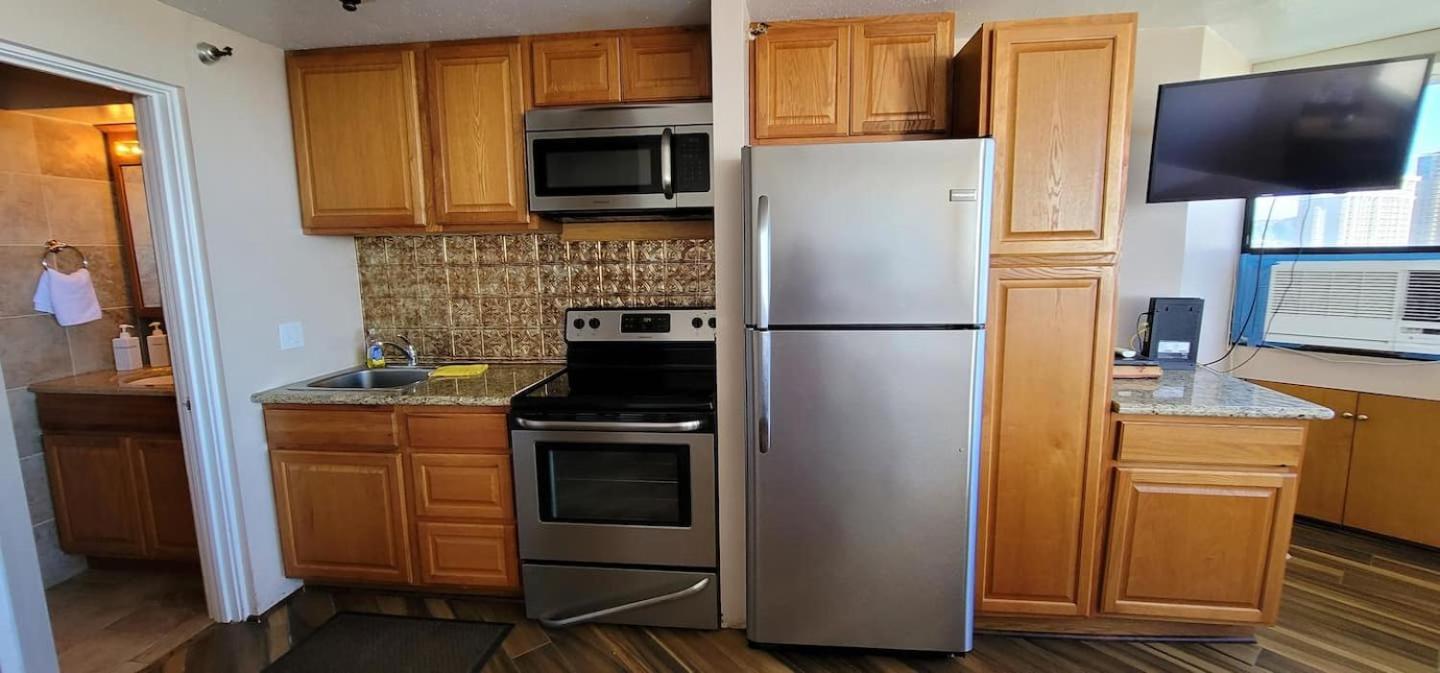 Waikiki Studio Steps To Beach-Mall Free Parking-Wifi Honolulu Bilik gambar