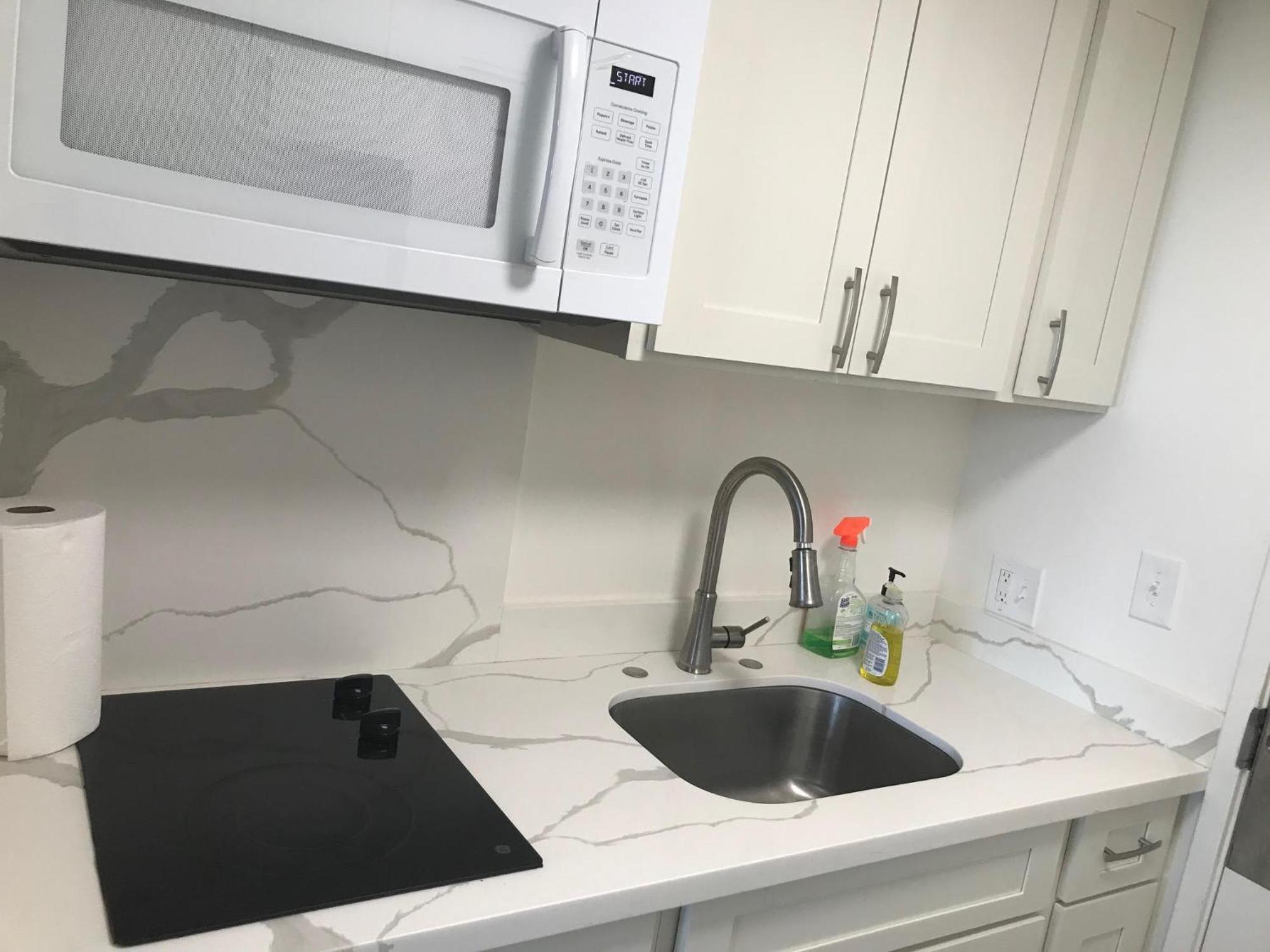 Waikiki Studio Steps To Beach-Mall Free Parking-Wifi Honolulu Bilik gambar